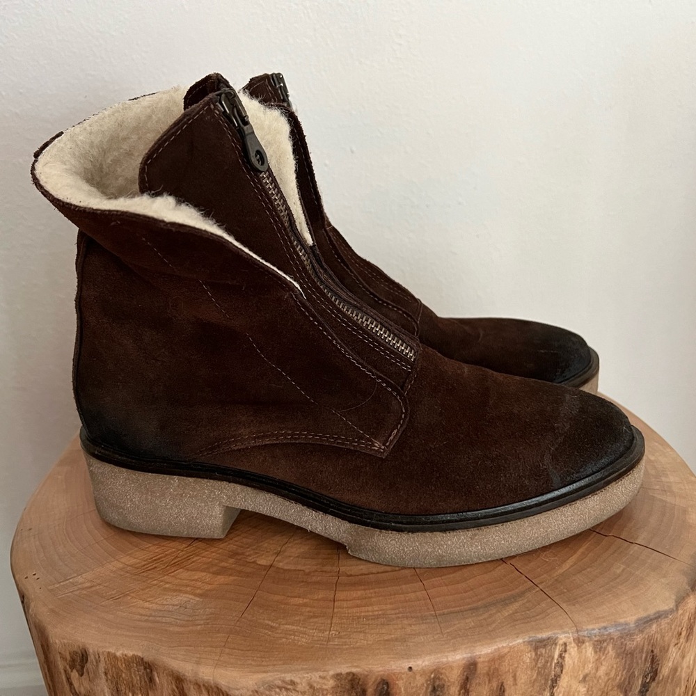 Sundance Bixby Boots, Suede, Distressed